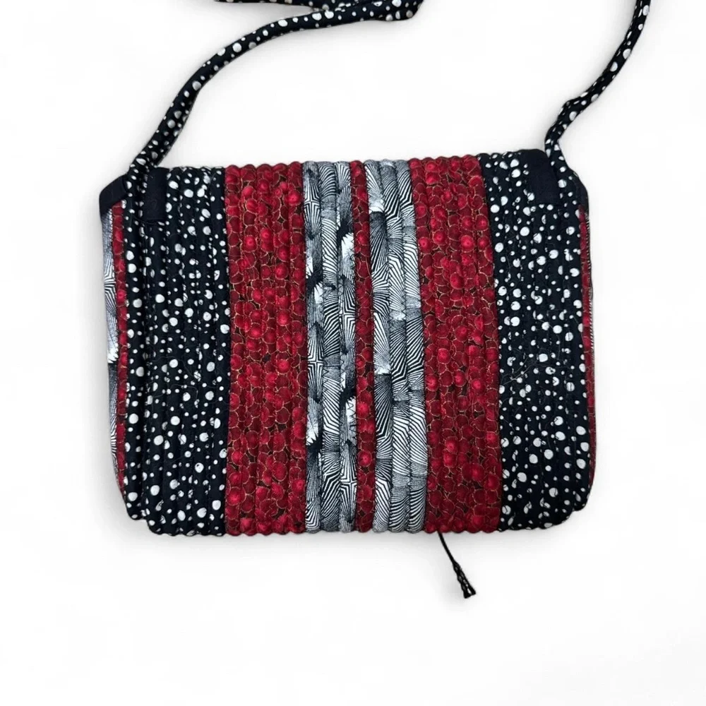 🌸 Vintage Japanese-Style Quilted Patchwork Shoulder Bag – Red, Black‎ & White